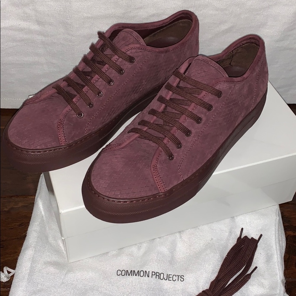 BRAND NEW burgundy common projects sneakers